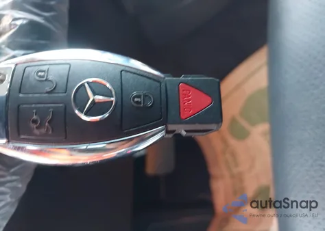 2016 Mercedes-Benz Glc 300 z USA, uszkodzony, nr VIN WDC0G4JB9GF013513